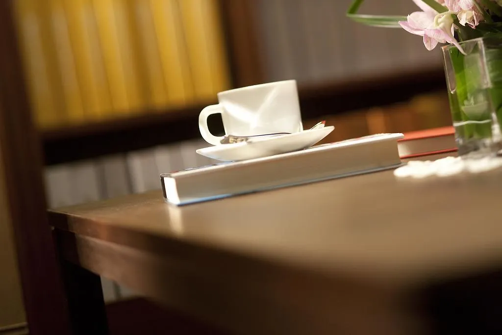 XI Hotel Hong Kong 3*,